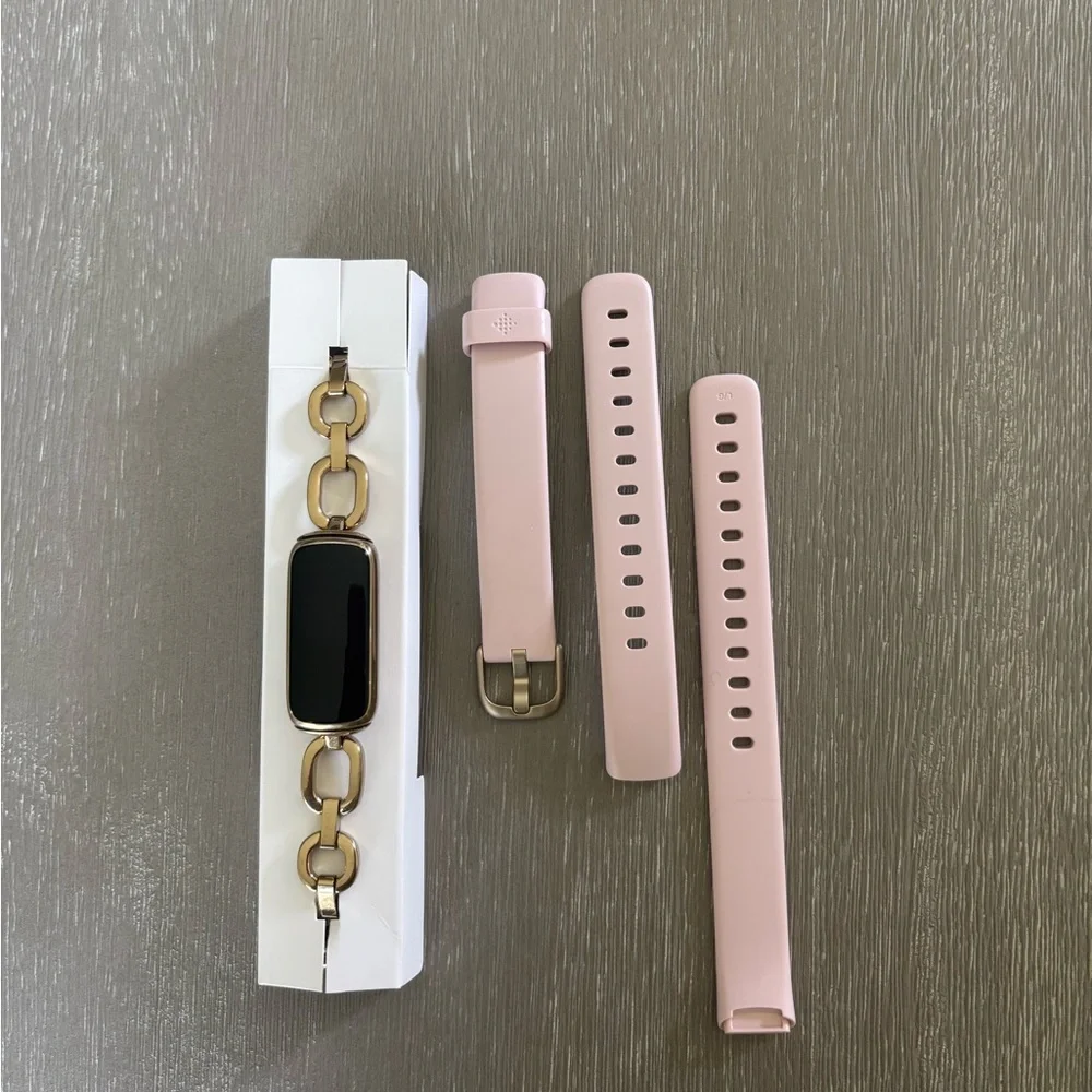 Fitbit Luxe Gorjana Link Bracelet + Peony Classic Bands - Picture 8 of 10